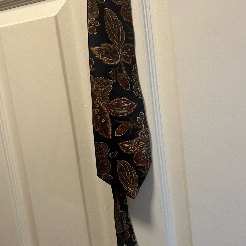 Vintage Oscar De La Renta silk tie